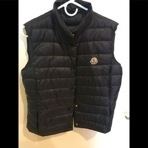 Montcler Women’s lightweight down vest navy